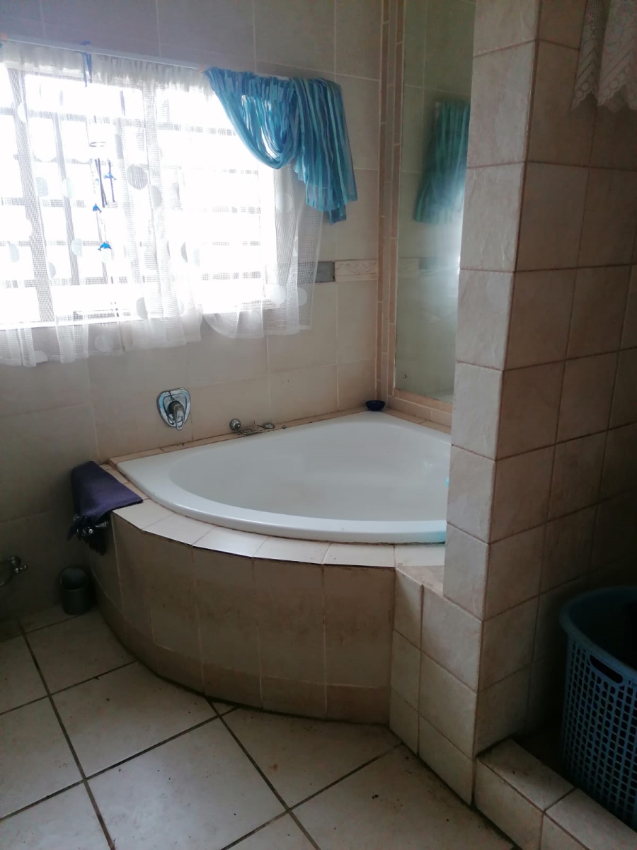 5 Bedroom Property for Sale in Koppies Free State